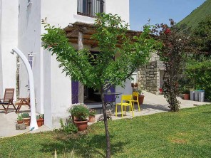 1 Bedroom Homely Rural Apartment with Garden in Forio on the Island of Ischia, Italy
